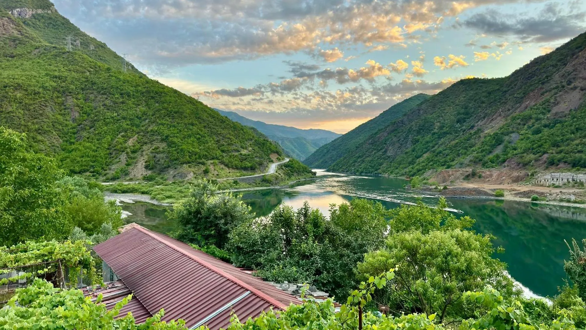 Koman_Lakeview_Apartments Shkodër Albânia